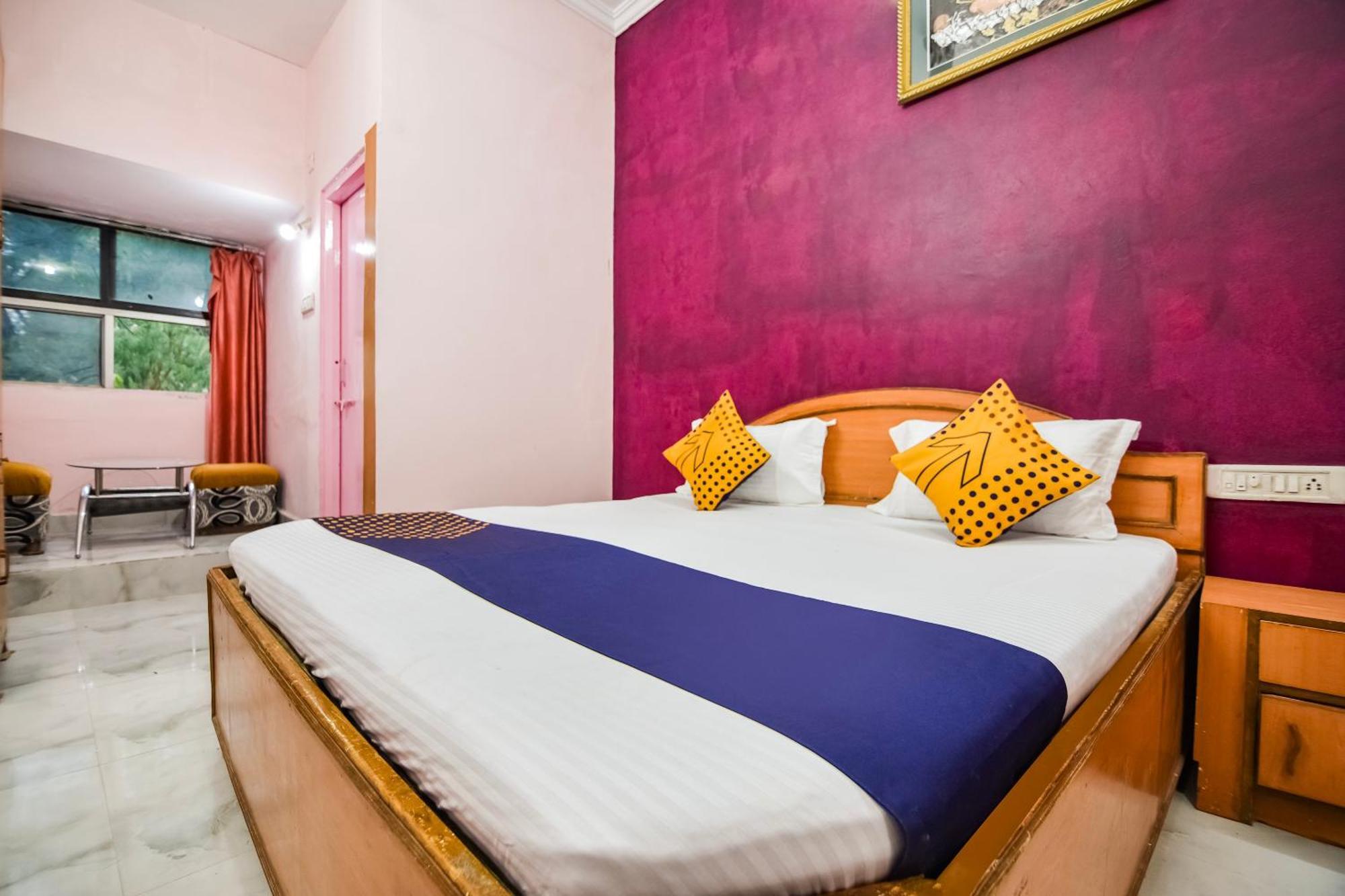 Spot On Hotel Midtown Gondia Екстериор снимка