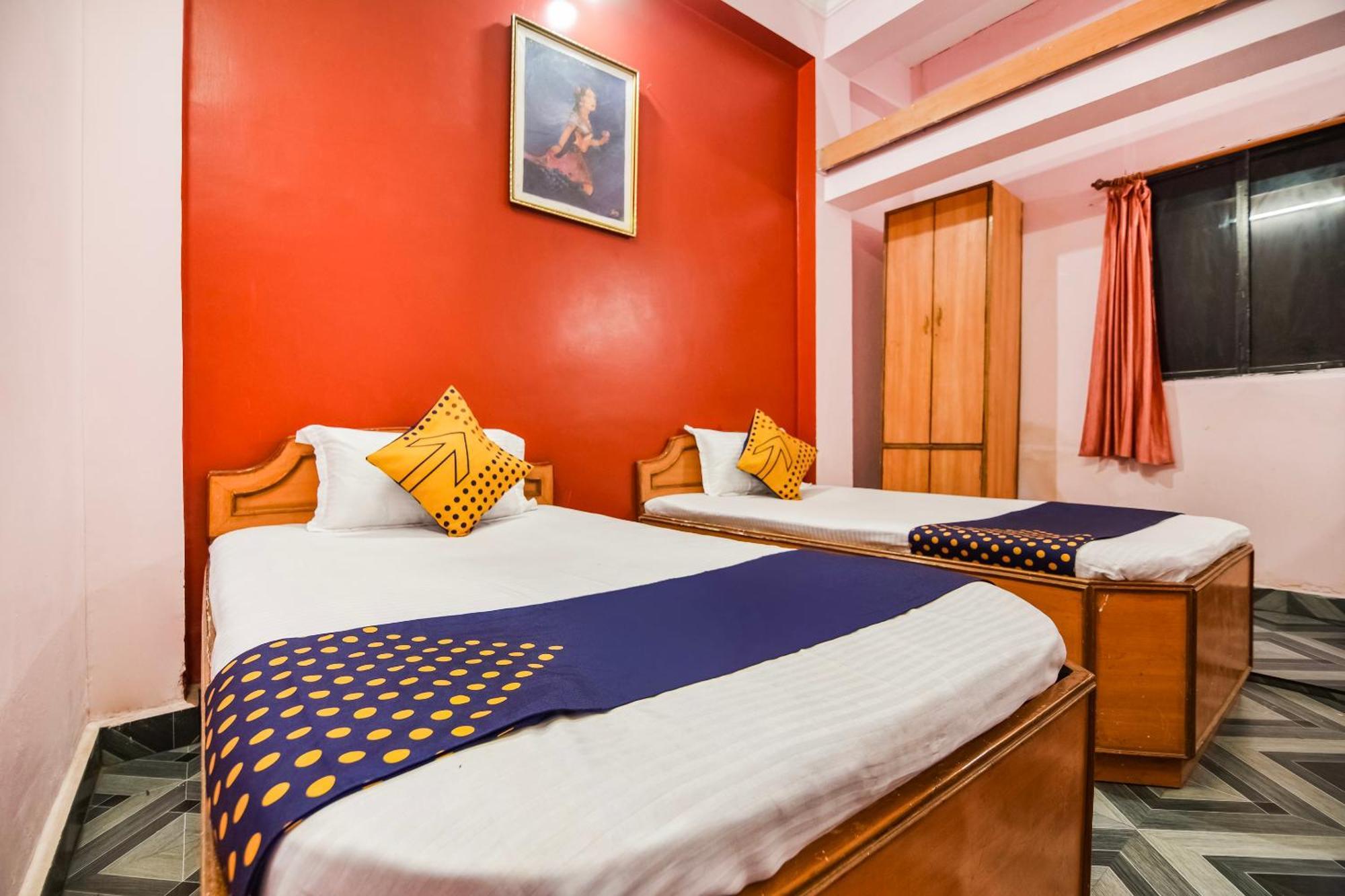 Spot On Hotel Midtown Gondia Екстериор снимка