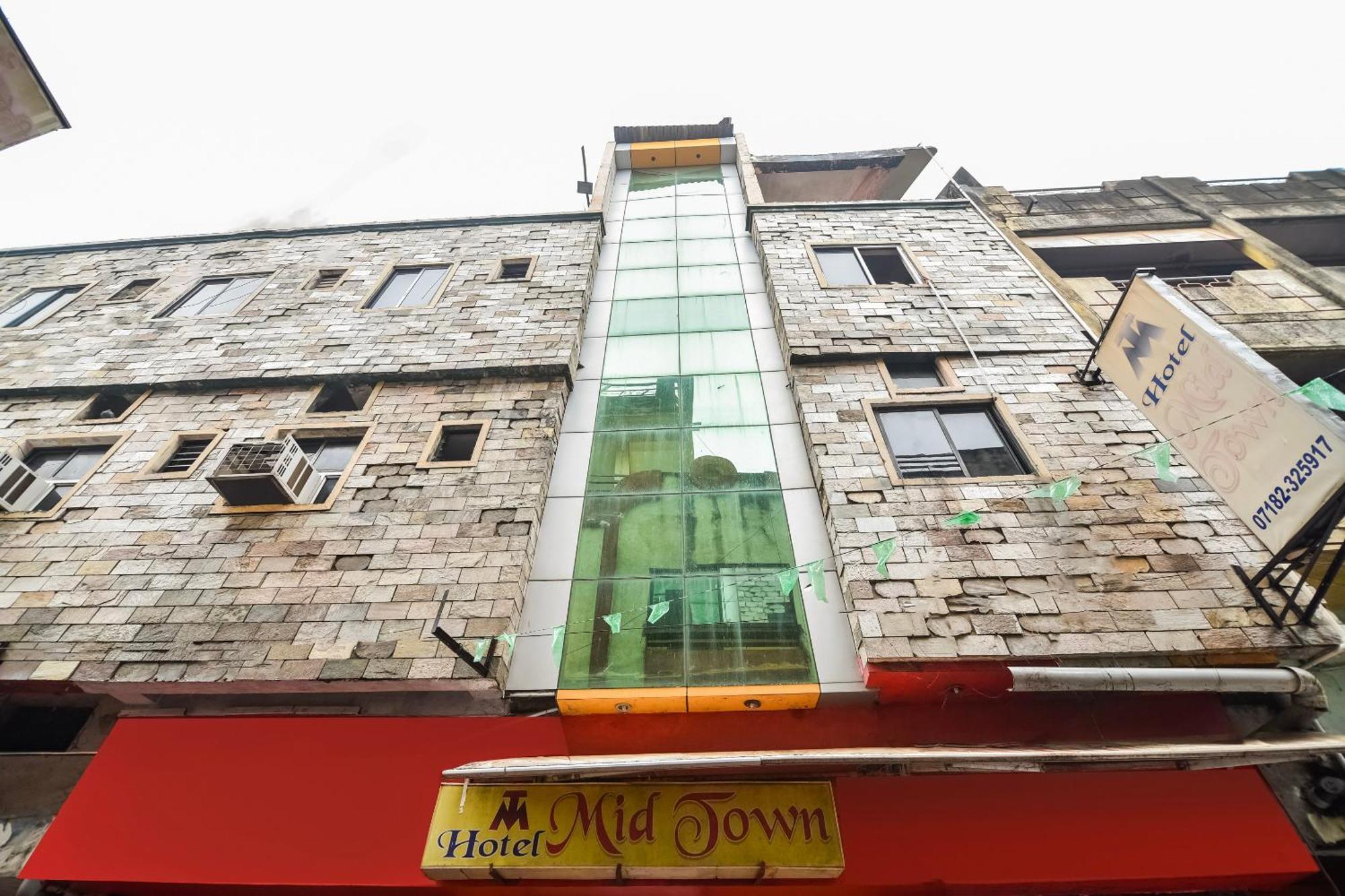 Spot On Hotel Midtown Gondia Екстериор снимка