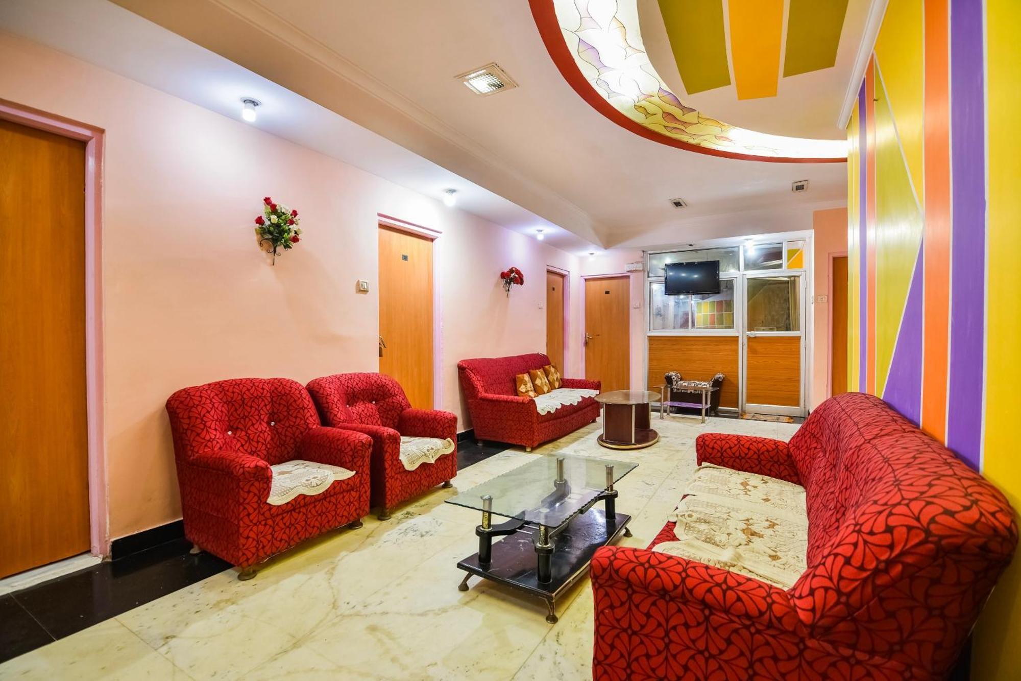 Spot On Hotel Midtown Gondia Екстериор снимка