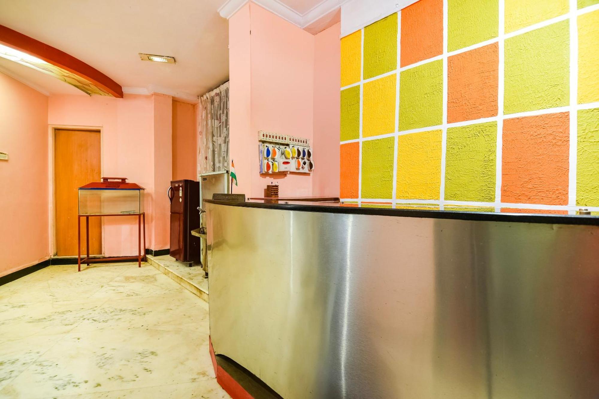 Spot On Hotel Midtown Gondia Екстериор снимка